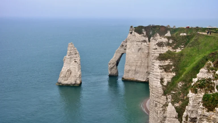 Les falaises de craie d’Étretat, en Normandie