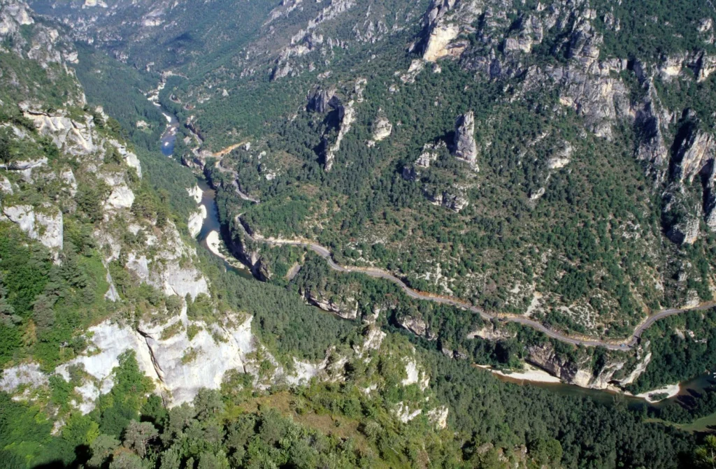 Vue aérienne des gorges du Tarn à La Malène